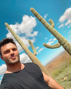 Gustavo Naspolini Instagram - Hiking Arizona ☀️🌵 #travel #desert #photooftheday