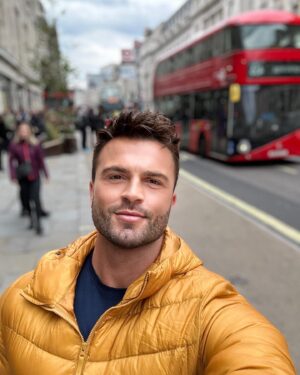 Gustavo Naspolini Instagram - First time visiting London, just for a couple of days. But loving this city, so pretty and full of things to see!! 🇬🇧😍