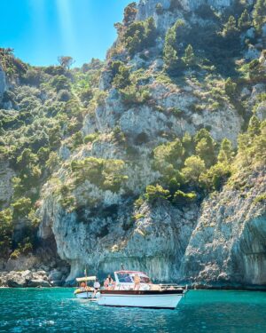 Gustavo Naspolini Instagram - Today, for my 35th Birthday, my family and I went to Capri for a fantastic day trip, including the most unbelievable boat ride sightseeing the wonders of this one of a kind place. Breathtaking. I couldn’t have spent it better. Unforgettable! Loved it so much 🤍🇮🇹 #capri #amalficoast #italy #travel #birthday #family #love