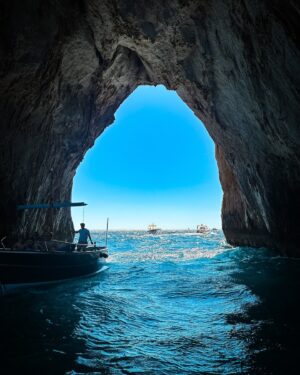 Gustavo Naspolini Instagram - Today, for my 35th Birthday, my family and I went to Capri for a fantastic day trip, including the most unbelievable boat ride sightseeing the wonders of this one of a kind place. Breathtaking. I couldn’t have spent it better. Unforgettable! Loved it so much 🤍🇮🇹 #capri #amalficoast #italy #travel #birthday #family #love