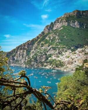 Gustavo Naspolini Instagram - A lot to celebrate. Nothing better than a place like this to do it in style. Loving the Amalfi Coast 🤍 #travel #italy #amalficoast #summer #beach #love