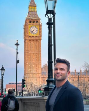 Gustavo Naspolini Instagram - First time visiting London, just for a couple of days. But loving this city, so pretty and full of things to see!! 🇬🇧😍