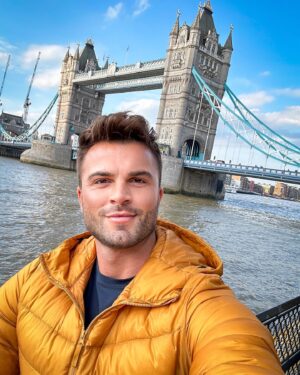 Gustavo Naspolini Instagram - First time visiting London, just for a couple of days. But loving this city, so pretty and full of things to see!! 🇬🇧😍