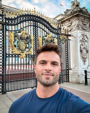 Gustavo Naspolini Instagram - First time visiting London, just for a couple of days. But loving this city, so pretty and full of things to see!! 🇬🇧😍
