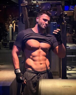 Gustavo Naspolini Instagram - new gym who dis #nyc #gym #fit