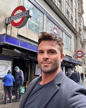Gustavo Naspolini Instagram - First time visiting London, just for a couple of days. But loving this city, so pretty and full of things to see!! 🇬🇧😍