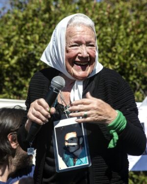 Gustavo Santaolalla Instagram - Norita: Gracias por tu energía, tu lucha y tu compromiso con la memoria y la justicia. 
¡Feliz cumpleaños! 🤍

Nora Cortiñas es psicóloga social, militante y Madre de Plaza de Mayo Línea Fundadora. 

Su hijo Gustavo fue secuestrado durante la última dictadura militar y permanece desaparecido. Desde entonces Norita es una referente del movimiento de Derechos Humanos, una luchadora social y activista.