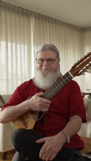 Gustavo Santaolalla Instagram - From a professional and personal point of view, “Ronroco” has been one of the most important albums of my career. This album introduced me to the wonderful world of cinema.

“Ronroco” is celebrating its 25th. Anniversary and because of this special date we will release its remastered version and for the first time in vinyl available from January 26th.

.
.

“Ronroco” fue uno de los álbumes más importantes de mi carrera, a nivel laboral y personal. Fue el que me abrió la puerta al maravilloso mundo del cine. 

El álbum está cumpliendo su 25 aniversario, y para celebrarlo lanzaremos su versión remasterizada y por primera vez en vinilo. 

Estará disponible a partir del 26 de enero.

@nonesuchrecords 

#Ronroco #ronrocoalbum #ronrocotour #GustavoSantaolalla #Vinyl  #Nonesuch #nonesuchrecords