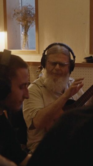 Gustavo Santaolalla Instagram - Un poco de como se hizo MELANCOLÍA junto a @gustavosantaolalla y @evlay_ , último adelanto de DESCARTABLE, nuevo disco de @wos.ds3 que sale la semana que viene