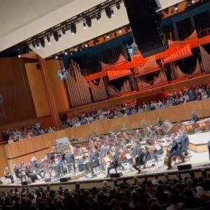 Gustavo Santaolalla Instagram - Thank you London for an amazing show! 🙏🏻

It was an honor to play The Last Of Us soundtrack with @philharmonia_orchestra 
Conductor: @marekwroniszewski 
Special Guest: @juanxluqui 

Thank you @gamemusicfestival for the invitation, I am really happy for the unforgettable night we shared.

See you soon!

Gracias Londres por un show increíble! 🙏🏻

Fue un honor interpretar el soundtrack de The Last Of Us junto a la @philharmonia_orchestra
Dirigida por: @marekwroniszewski 
Invitado especial: @juanxluqui

Gracias @gamemusic festival por la invitación, realmente estoy muy feliz por la noche inolvidable que compartimos. 

Nos vemos pronto! 

📸 @joagaluszka
@ese_chape @alex_moukala @alep13 
@matpawlak  @marta.pawlakmae 

#gmfest2024 #gamemusicfestival #thesoundsofthefireflies #thelastofus #tlou @druckmann @thelastofus @naughty_dog_inc @playstation @playstationuk @playstation_la