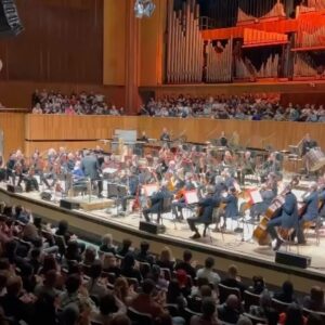 Gustavo Santaolalla Instagram - Thank you London for an amazing show! 🙏🏻

It was an honor to play The Last Of Us soundtrack with @philharmonia_orchestra 
Conductor: @marekwroniszewski 
Special Guest: @juanxluqui 

Thank you @gamemusicfestival for the invitation, I am really happy for the unforgettable night we shared.

See you soon!

Gracias Londres por un show increíble! 🙏🏻

Fue un honor interpretar el soundtrack de The Last Of Us junto a la @philharmonia_orchestra
Dirigida por: @marekwroniszewski 
Invitado especial: @juanxluqui

Gracias @gamemusic festival por la invitación, realmente estoy muy feliz por la noche inolvidable que compartimos. 

Nos vemos pronto! 

📸 @joagaluszka
@ese_chape @alex_moukala @alep13 
@matpawlak  @marta.pawlakmae 

#gmfest2024 #gamemusicfestival #thesoundsofthefireflies #thelastofus #tlou @druckmann @thelastofus @naughty_dog_inc @playstation @playstationuk @playstation_la