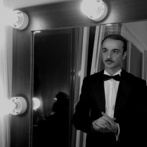 Güven Murat Akpınar Instagram - oldu bana sanki Okul'a Dönüş
@zeyntann 🖤 @recaikaragoz 
.....
📷: @kubraderegozu 
#azizdizi