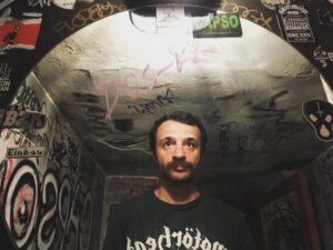 Güven Murat Akpınar Instagram - dos-k?

#pixie #gece
#onlarıntişörtü
#killology