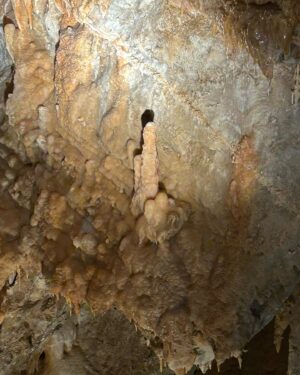 Guy A. Lepage Instagram - Dans une grotte loin de chez vous.