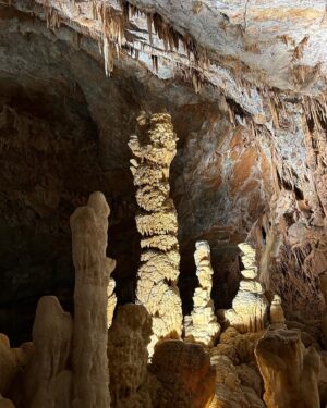 Guy A. Lepage Instagram - Dans une grotte loin de chez vous.
