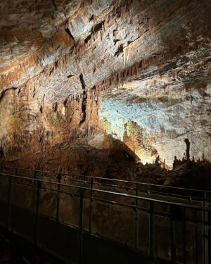 Guy A. Lepage Instagram - Dans une grotte loin de chez vous.