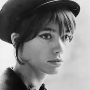 Guy A. Lepage Instagram - Tous les garçons (et les filles) de mon âge étaient amoureux d’elle. J’avais 8 ans. 
Et elle écrivait de magnifiques chansons. 
RIP Françoise Hardy 🤍