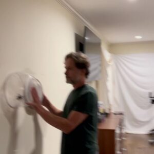 Guy Ecker Instagram - Temporada de tarántula y yo en calzoncillos