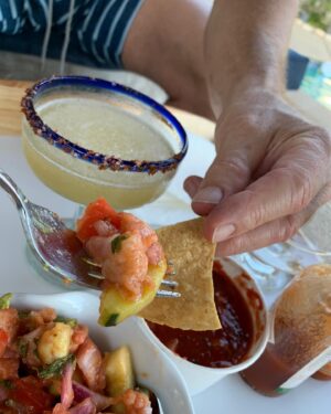 Guy Ecker Instagram - Gracias a Silvia de Kay’N Daves por el ceviche tan rico! Hay que apoyar nuestros restaurantes favoritos