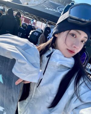 Gwak Soo-jin Instagram - @volcom.korea
volcom에서 주최하는 PBRJ 다녀왔는데, volcom에서 풀 착장으로 선물해주셨어요🏂❤️

#snowboarding #스노우보드 #스노우보더 #스키장패션