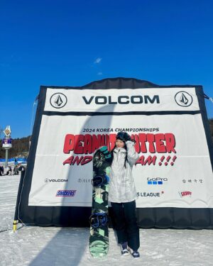 Gwak Soo-jin Instagram - @volcom.korea
volcom에서 주최하는 PBRJ 다녀왔는데, volcom에서 풀 착장으로 선물해주셨어요🏂❤️

#snowboarding #스노우보드 #스노우보더 #스키장패션