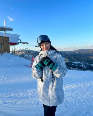 Gwak Soo-jin Instagram - @volcom.korea
volcom에서 주최하는 PBRJ 다녀왔는데, volcom에서 풀 착장으로 선물해주셨어요🏂❤️

#snowboarding #스노우보드 #스노우보더 #스키장패션