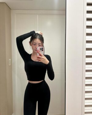 Gwak Soo-jin Instagram - 따뜻한 설 연휴 되세요- 새복많!

(내 겨울 필수템 히트텍, 그리고 적...😼)