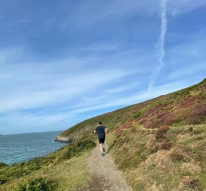 Gwilym Lee Instagram - Bit of R&R running, hiking, swimming and surfing around God’s own Country. Nice one Wales! 👍🏴󠁧󠁢󠁷󠁬󠁳󠁿 #gwlad #cymruambyth #cymru #wales #pembrokeshire