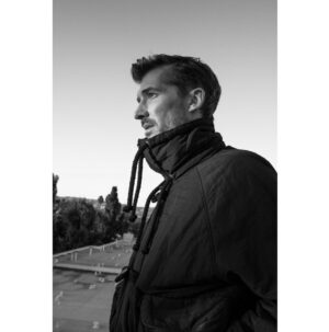 Gwilym Lee Instagram - This is the sad reality of Vitamin D deficiency in us pale, pasty Brits. Here you see the desperate scramble to find the last shards of sunshine at the end of the day as I stand on a rooftop in the LA sunset to have a chat with @contentsmen Head over to their page to have a look 

Creative director: @deborahfergusonstylist 
Photography: @cullywright 
Grooming: @dannidoesit 
Fashion assistant: @juan.mar.co 
Clobber from @kenzo 

#vitamind #vitaminddeficiency #contentsmanmagazine #la #thegreat #kenzo