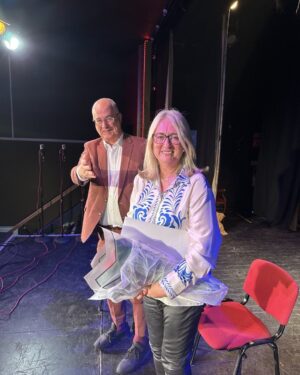 Gyles Brandreth Instagram - At the end of the day …
At the end of an era … I was lucky enough to be there for last @forthemanypod live in Broadstairs, as @IainDale bade farewell to his podpanion @Jacqui_Smith1 as she sets off on her new ministerial career.