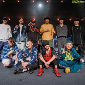 HAN-KUN Instagram - 本当に
この企画が出来て感謝しかない

いよいよ
次が第二弾の最終回

全部観て最終回を迎えよう

Open Mic

間違いーーなし！！

改めて
今回のバンドメンバーに感謝

ラバダブ最高でしょ？

@openmic.music