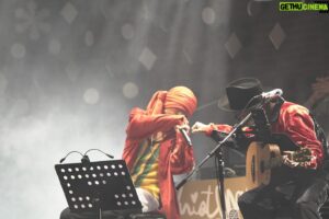 HAN-KUN Instagram - X'mas Live 

楽しかったな
去年も最高だったけど
今年は声も出せたし
縛るモノが何もない会場内は
熱くもアイリーな雰囲気で
色褪せない夜になりました笑

改めて
#毎日がクリスマス チームの皆さん
今年もありがとうございました

BKもNOBUもAKINOも
TWINJAMもスタッフも
皆んなありがとう

そして
あの場所に集まってくれた
皆んな本当にありがとう

また来年
やれたらいいね

その時も派手に遊ぼう

そして来年は
4月7日に日比谷野外音楽堂(東京)
4月20日に服部緑地(大阪)
で
15周年記念のワンマンライブが
決まったから
皆んな一緒に遊んで！！