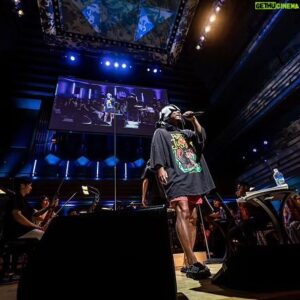 HAN-KUN Instagram - リハーサルから最高だった

日本最高峰のコンサートホール
でオーケストラとのステージ

感無量ってやつ

まだ本番始まってないのに
気持ちが入りまくりで
溢れ出す感覚

今こうやって振り返ってる
時間がまだ先に感じてる
あの時間が既に恋しい

#thereggaeorchestra

photo by @realshot_masato