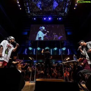 HAN-KUN Instagram - リハーサルから最高だった

日本最高峰のコンサートホール
でオーケストラとのステージ

感無量ってやつ

まだ本番始まってないのに
気持ちが入りまくりで
溢れ出す感覚

今こうやって振り返ってる
時間がまだ先に感じてる
あの時間が既に恋しい

#thereggaeorchestra

photo by @realshot_masato