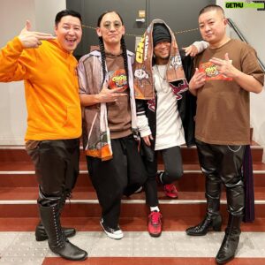 HAN-KUN Instagram - エンターテイメントの塊だったね

最高に楽しかった

ずっと楽しいって凄いな！

集まったお客さんも最高だった

愛されてるね

お笑いx音楽

大好きなモノのコラボ

最高しかない夜でした

誘ってくれて
ありがとうございました！！

Big up
@osadashouhei & @matsuoshun 

久々のコンビ
@kai_shine134 
ありがとう！！

Yo！お前らレゲエ好き！？

#チョコフェス