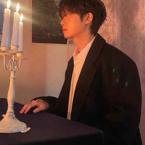Ha Hyun Sang Instagram - 앨범이 나왔습니다
스물 하나에 데뷔를 하고 스물 일곱이 되었고, 
My poor lonely heart 에서
With all my heart 가 되었습니다
늘 감사합니다 새해 복 많이 받으세요!!