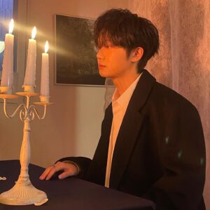 Ha Hyun Sang Instagram - 앨범이 나왔습니다
스물 하나에 데뷔를 하고 스물 일곱이 되었고, 
My poor lonely heart 에서
With all my heart 가 되었습니다
늘 감사합니다 새해 복 많이 받으세요!!