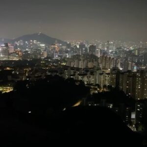 Ha Hyun Sang Instagram - 이렇게 가만히 보고 있으면 저기 일어나는 일들이 별일도 아무일도 아닌 것처럼 느껴지더라.. #휴가끝