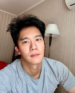 Ha Seok-jin Instagram - 이렇게 긴 연휴가 있었나.

남은 휴일 편안하게 보내시고, 아쉬운 연휴 마무리는 #데블스플랜 새로운 에피소드와 함께😈