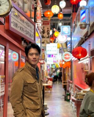 Ha Seok-jin Instagram - 처음 가보는 도시는 늘 흥미롭죠

조금 이른 봄을 찾으러 나고야를 후다닥 둘러보고 왔습니다 
🌱🍽️🍻🏌🏻