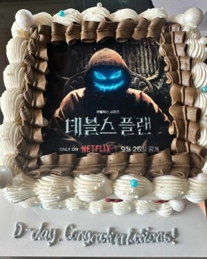 Ha Seok-jin Instagram - 이렇게 긴 연휴가 있었나.

남은 휴일 편안하게 보내시고, 아쉬운 연휴 마무리는 #데블스플랜 새로운 에피소드와 함께😈
