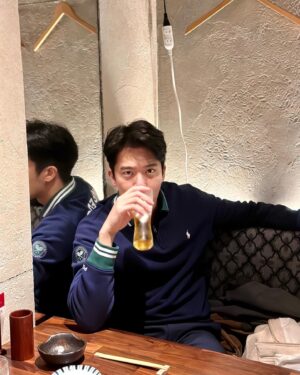 Ha Seok-jin Instagram - 처음 가보는 도시는 늘 흥미롭죠

조금 이른 봄을 찾으러 나고야를 후다닥 둘러보고 왔습니다 
🌱🍽️🍻🏌🏻