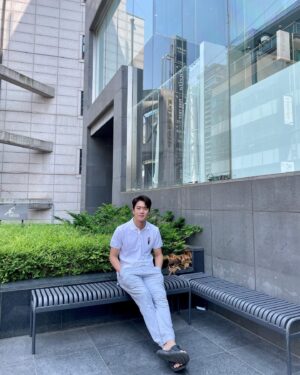 Ha Seok-jin Instagram - 청담동 추리닝남(41)🧍🏻
#ootd #5월 #날씨직이네