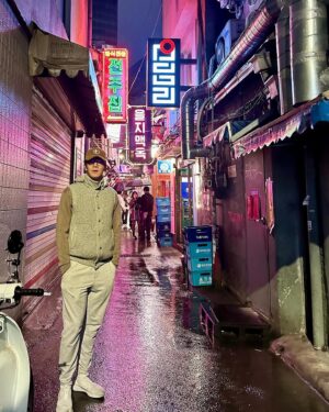 Ha Seok-jin Instagram - 을지로PUNK! 로 시작하는 근황폭탄

🗻🏎️🗼🏙️🏃🏻🏃🏻‍♂️🎬🎥🥂