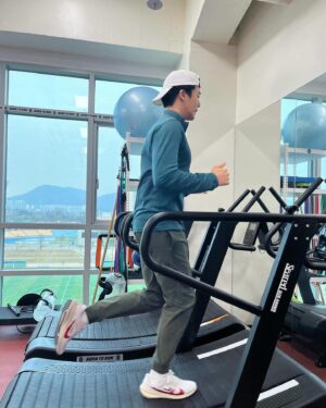 Ha Seok-jin Instagram - 을지로PUNK! 로 시작하는 근황폭탄

🗻🏎️🗼🏙️🏃🏻🏃🏻‍♂️🎬🎥🥂