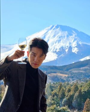 Ha Seok-jin Instagram - 을지로PUNK! 로 시작하는 근황폭탄

🗻🏎️🗼🏙️🏃🏻🏃🏻‍♂️🎬🎥🥂
