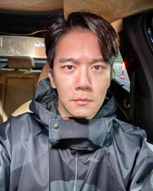 Ha Seok-jin Instagram - 오늘 밤 #블라인드 ep.11 🔜

우의 입은 류성훈은 과연 어디로..?

#블라인드 
#재밌다고입소문나는중
