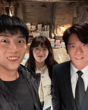 Ha Seok-jin Instagram - 무더웠던 창고촬영의 흔적들

개천절 연휴 밤엔 #블라인드 몰아보기