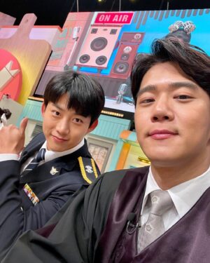 Ha Seok-jin Instagram - 놀토형제…의 亂
오늘 저녁 7:30

#놀라운토요일 #블라인드