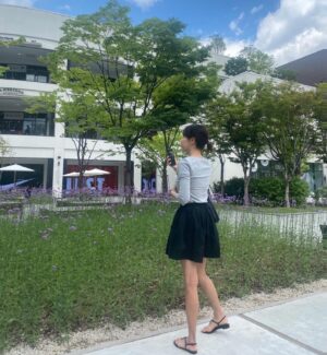 Ha Si-eun Instagram - 나도 짧지만 즐거웠어🥰
@yoodain__ 
.
.
.
.
#눈감은뒷모습사진이좋을나이
#얼굴찍는거부끄러워질나이